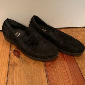 Shiny black Fitflops